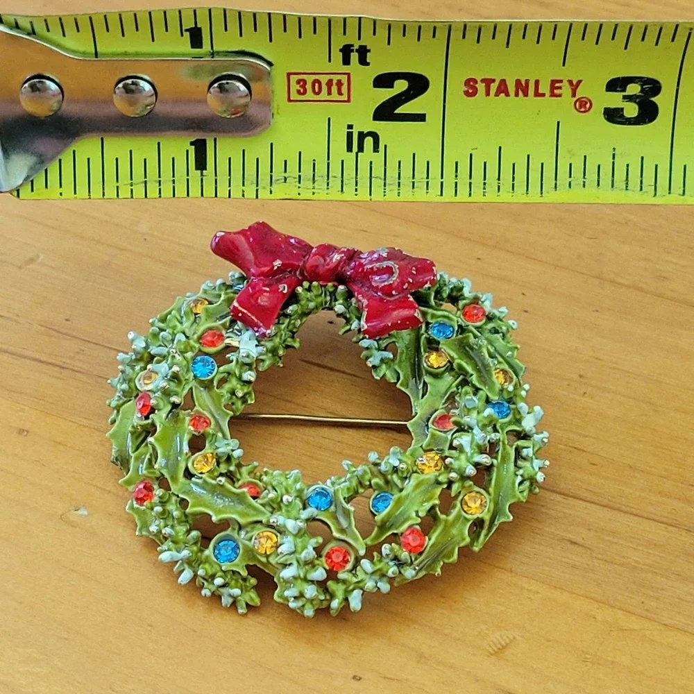 Vintage Signed ART Enamel Rhinestone Christmas Wreath Bow Brooch Pin